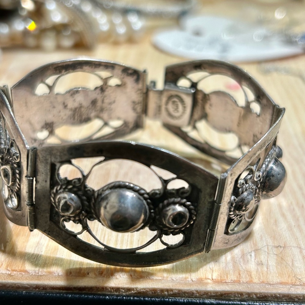Beautiful vintage sterling bracelet